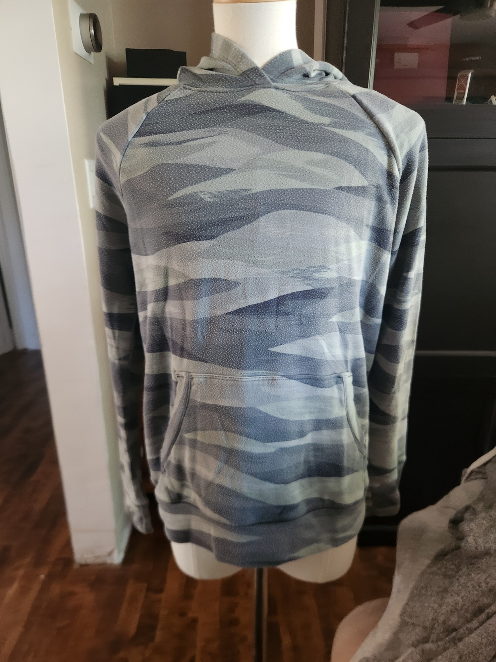 Athleta Kids Hooded Sweatshirt in Blue and Gray Camo